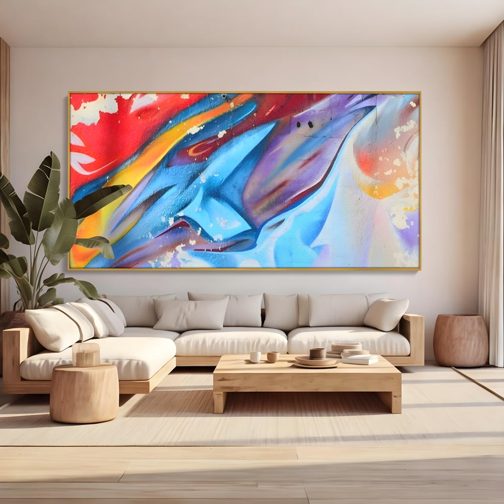 Tablou canvas cu pictura abstracta cu graffiti multicolor, in rama de aluminiu auriu, pe perete intr-un living
